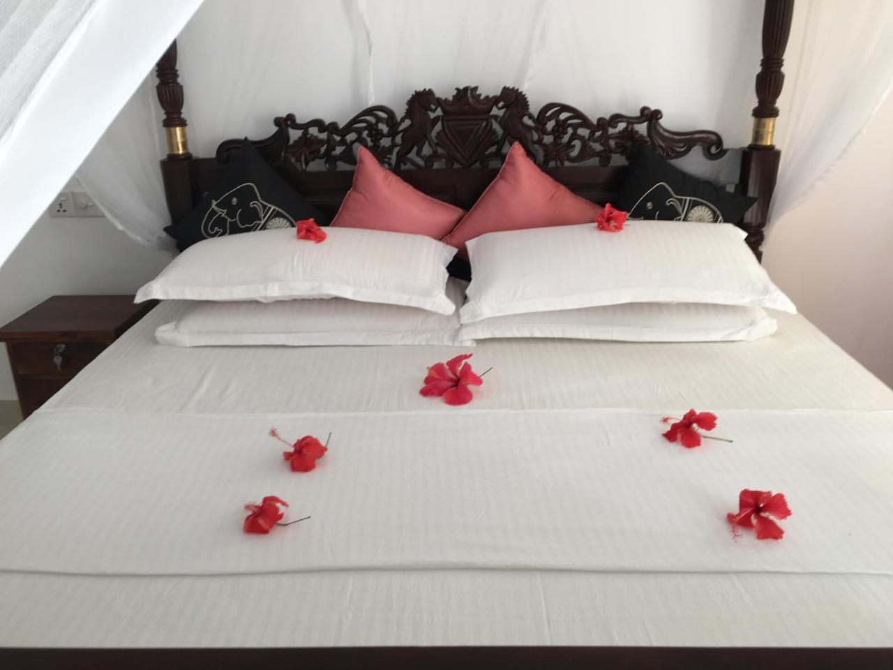 Sea Breeze Hotel Bentota Eksteriør billede