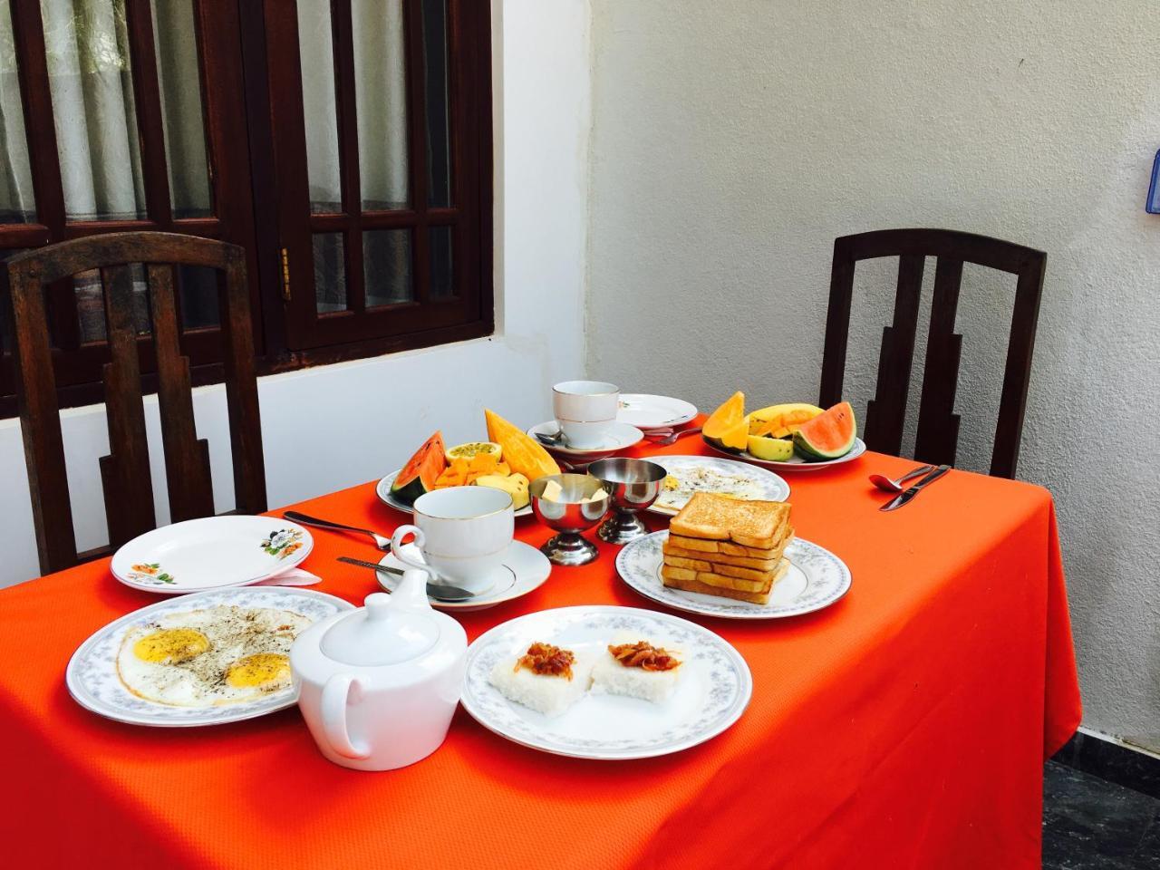 Sea Breeze Hotel Bentota Eksteriør billede